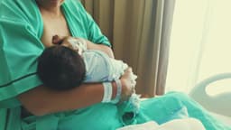 اولین شیردهی مادر
